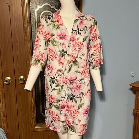 MuMu Robe - Picture 1 of 7